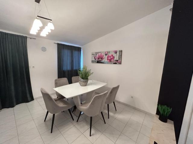 Apartments And Rooms Diana Zara Esterno foto