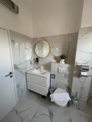 Apartments And Rooms Diana Zara Esterno foto