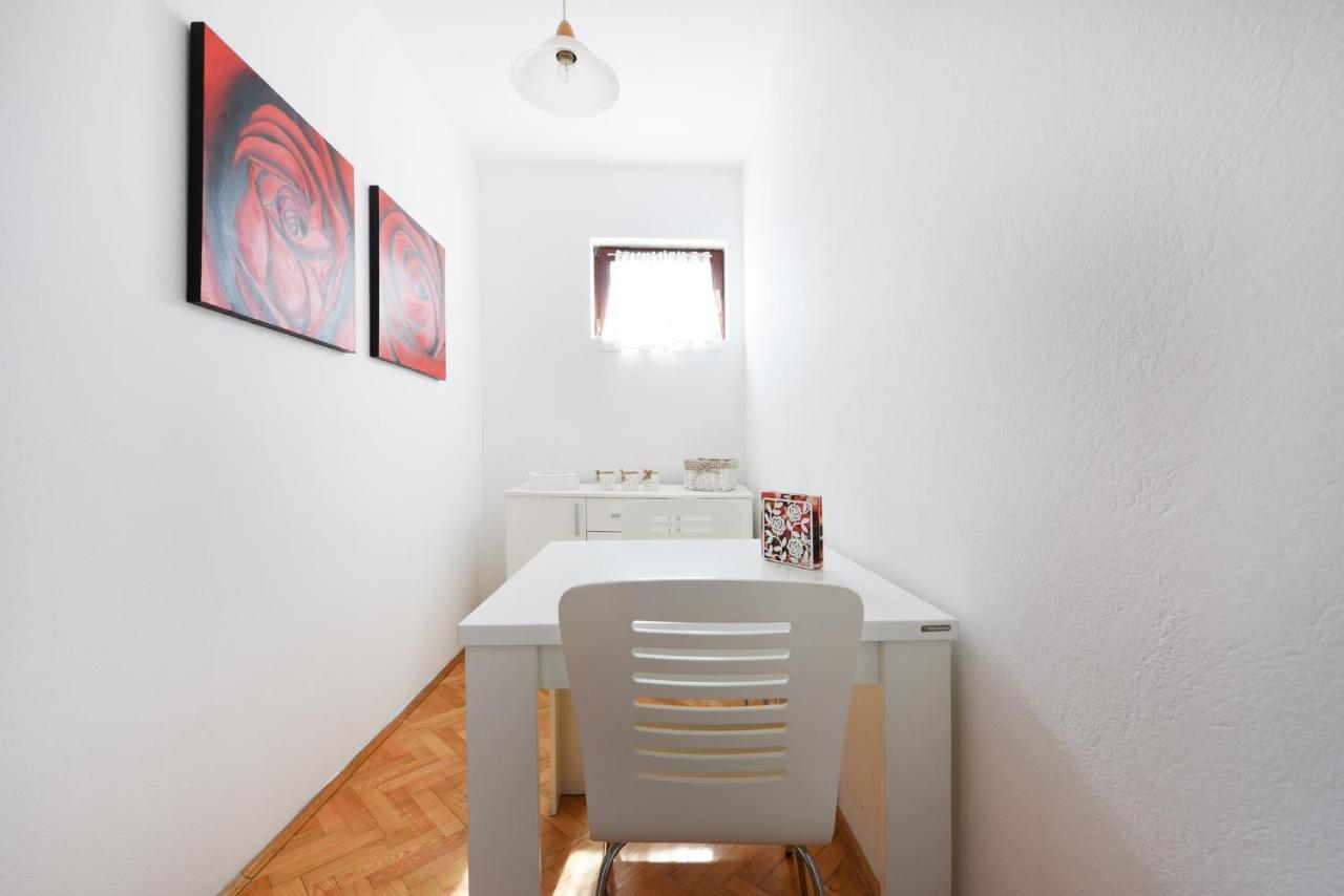 Apartments And Rooms Diana Zara Esterno foto