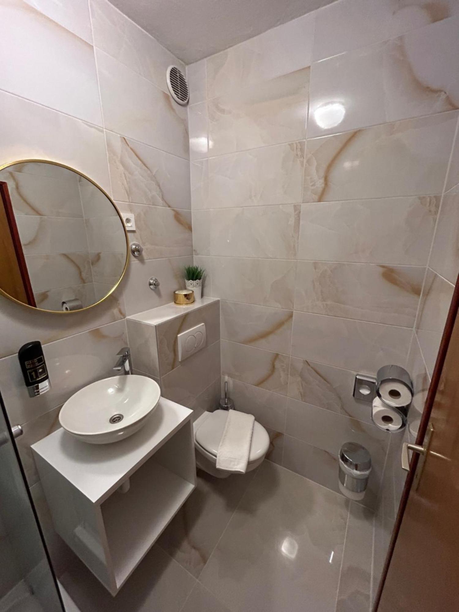 Apartments And Rooms Diana Zara Esterno foto